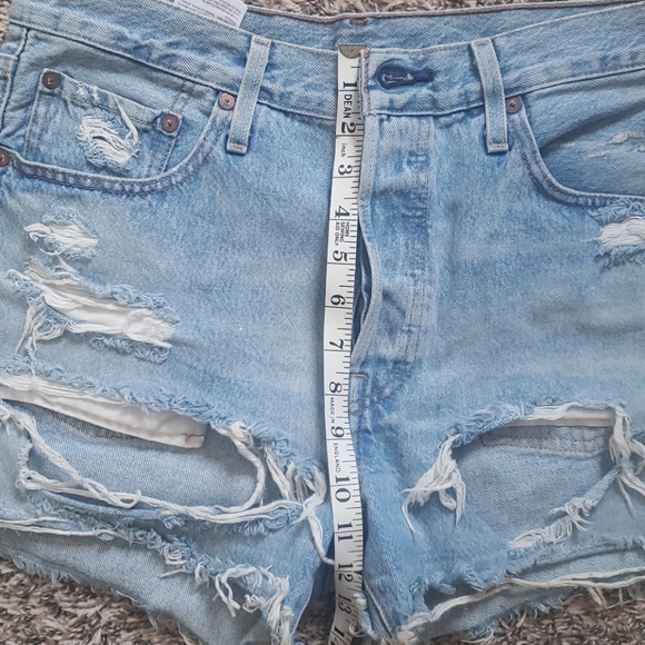 Levi Shorts - Picture 8 of 8